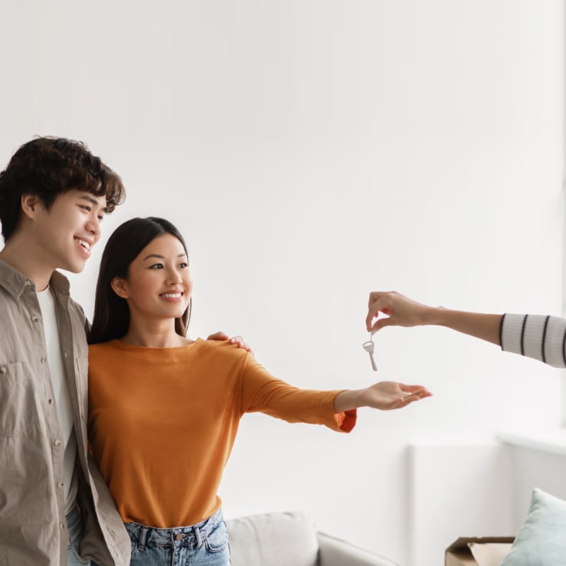 Campaign-landlord-KV-850x850 A pair of couple is hugging and smiling